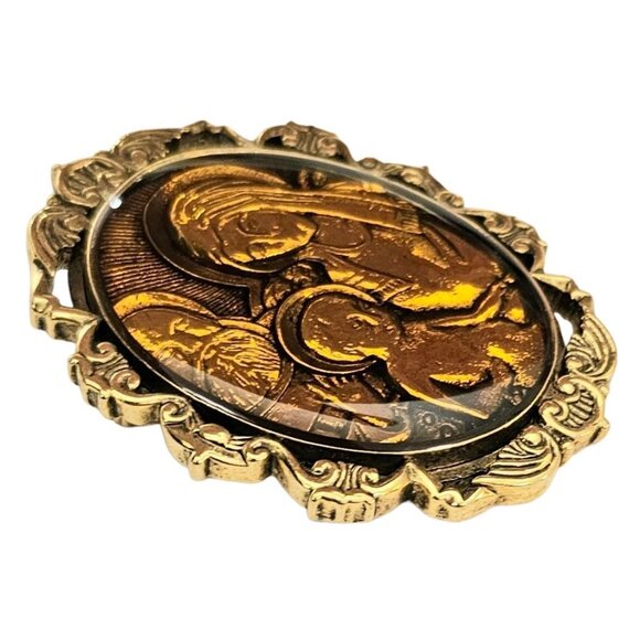 The Vatican Library Collection Mary, Joseph, And Baby Jesus Resin Brooch - Picture 2 of 9